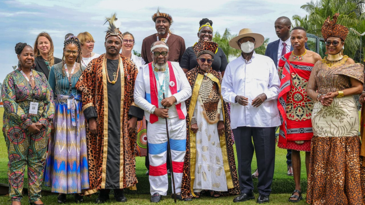 H.E. Yoweri Museveni, President of the Republic of Uganda, shares a photo moment with the AIDO Royal delegation during their visit in Kampala, Uganda.